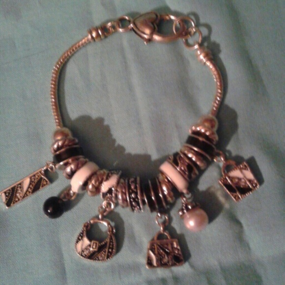 SALE! Vintage silver tone purse charm bracelet - Picture 8 of 8